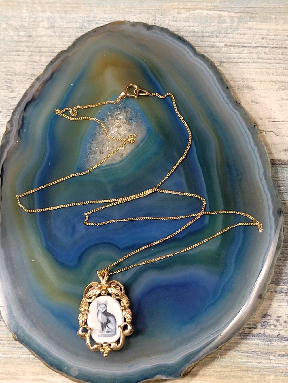 10k Black Hills Gold Cat Cameo Pendant Necklace - Classic Women's Jewelry
